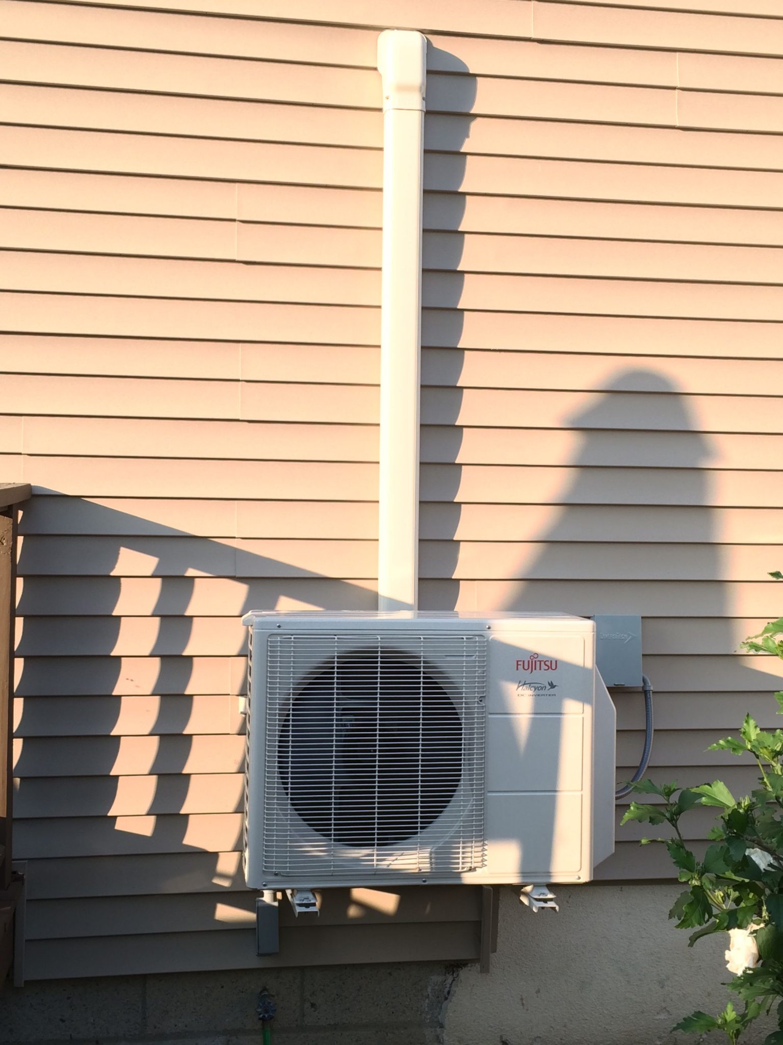 Fujitsu ductless air conditioning unit installed on a Long Island home